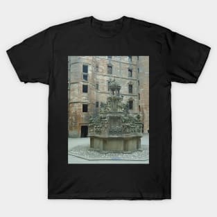 Linlithgow Palace, Scotland - Fountain (1) T-Shirt